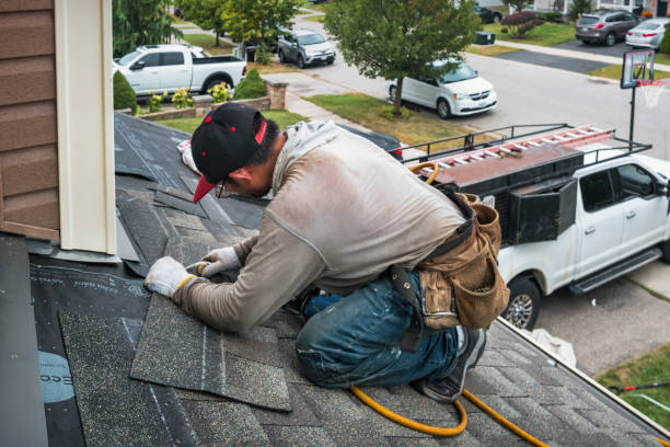 Professional Gutter Installation technician working in Ephrata, WA